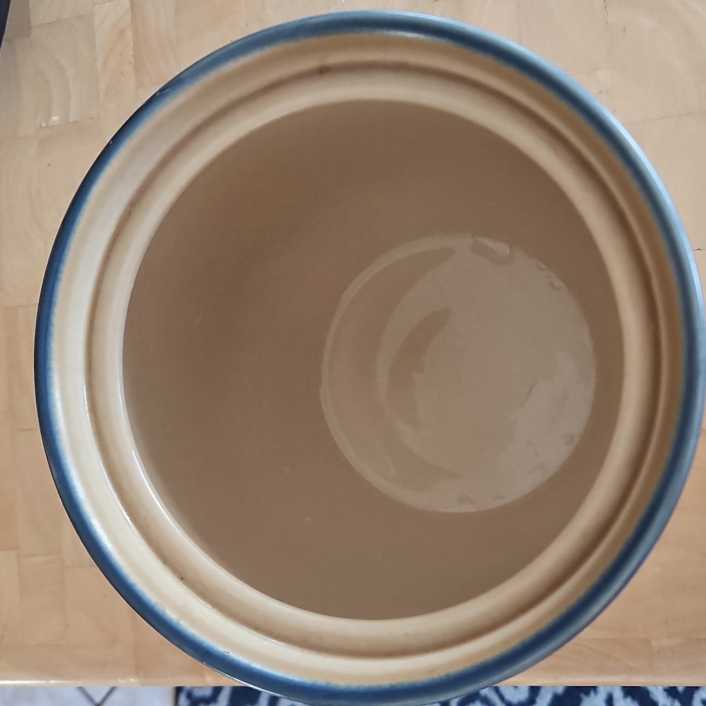 Pfaltzgraff Folk Art Canister Made in USA. In new condition. No chips or cracks - Picture 2 of 5